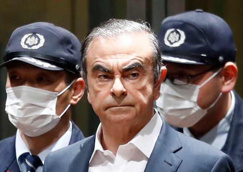 Carlos Ghosn &egrave; fuggito dal Giappone in...custodia per violoncello!