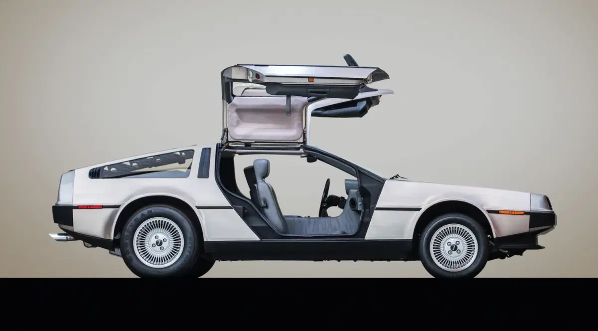 DeLorean DMC-12: all'asta l'auto con il kit che la fa 'volare' (3)