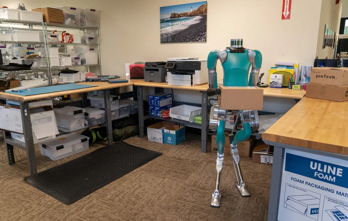 Ford: robot con braccia e gambe a supporto dei veicoli commerciali (6)