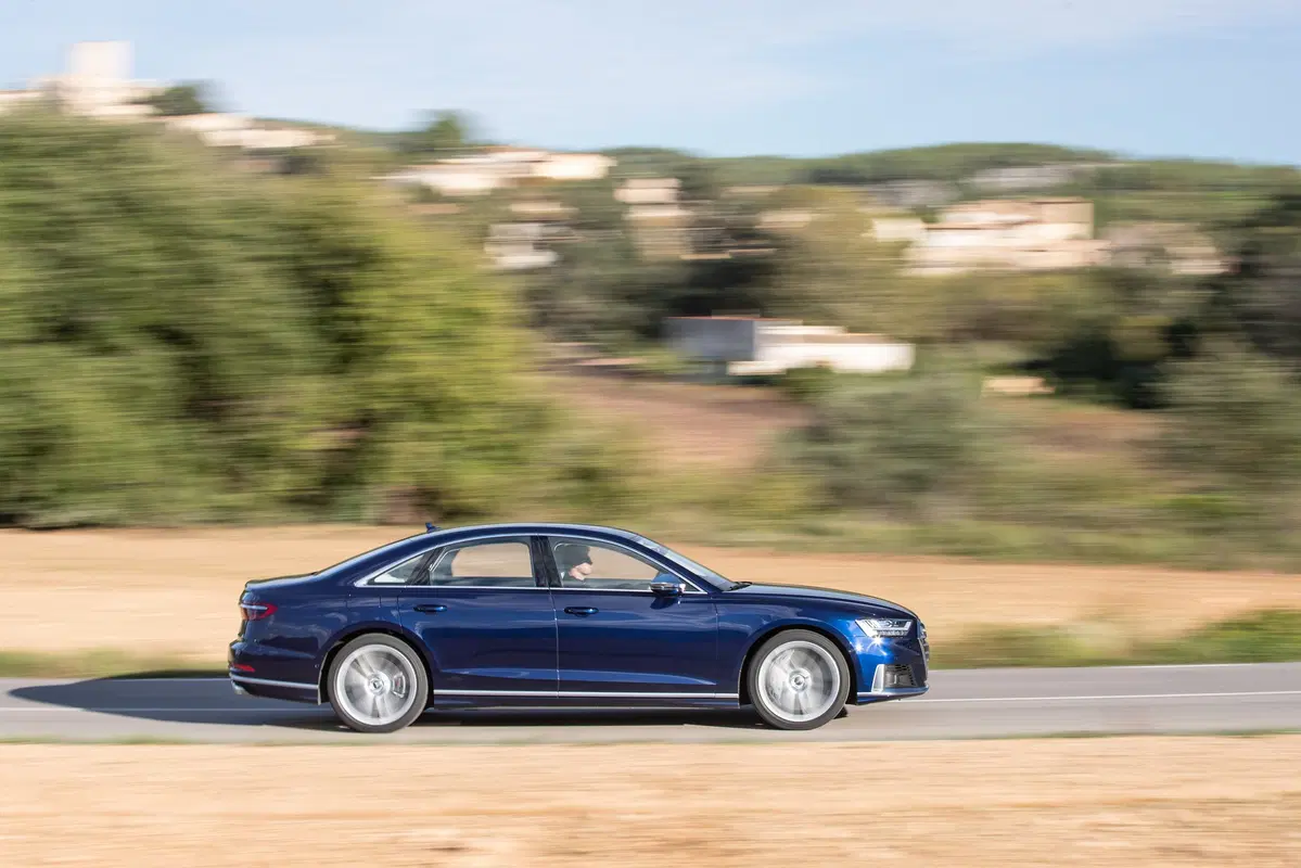 Audi S8 (2019-->>) (28)