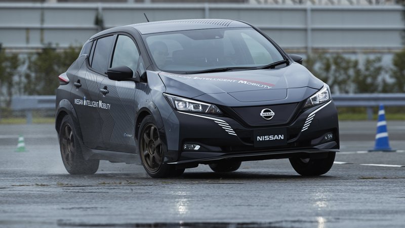 Nissan e-4FORCE: doppio motore elettrico e trazione 4x4
