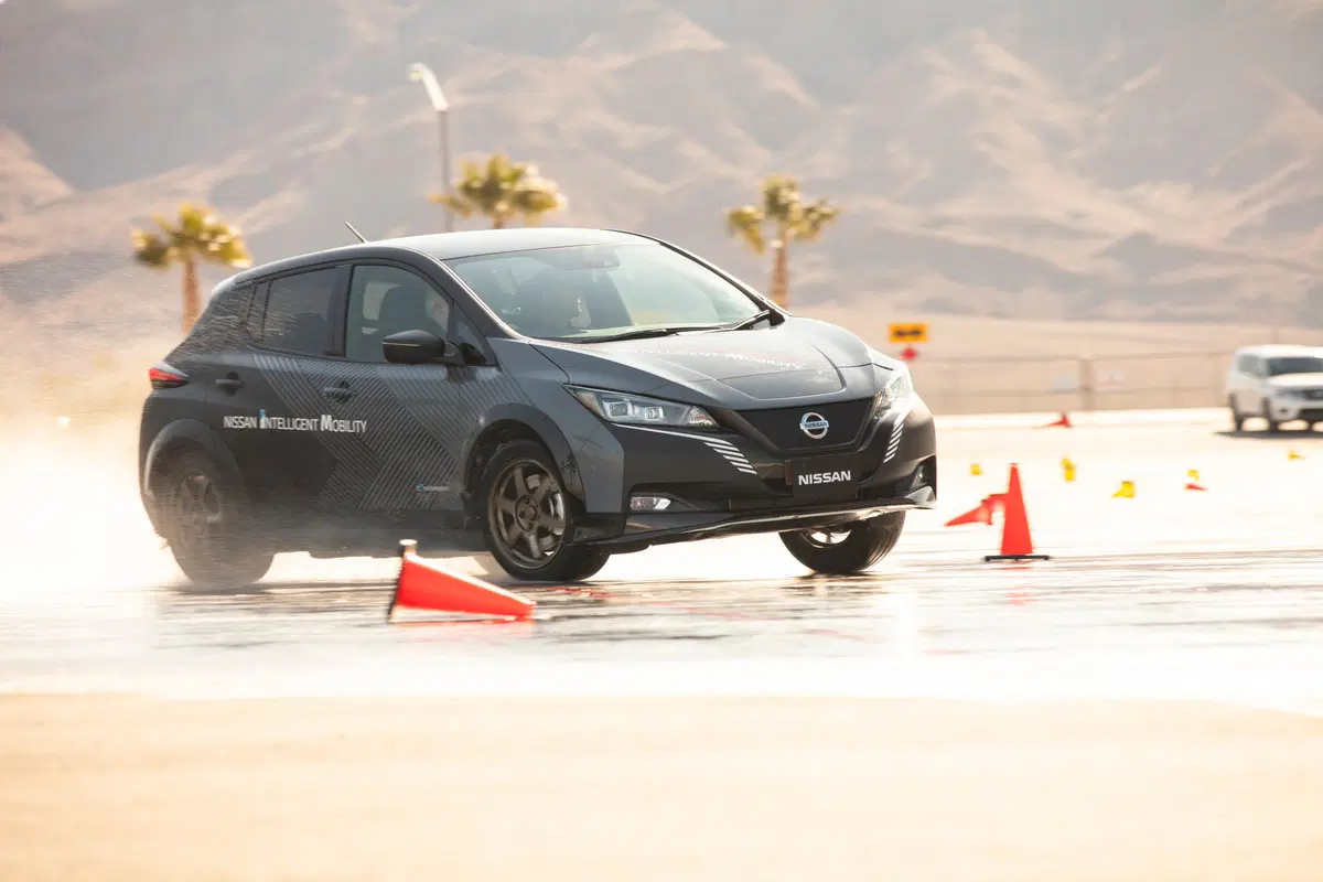 Nissan e-4FORCE: doppio motore elettrico e trazione 4x4 (10)