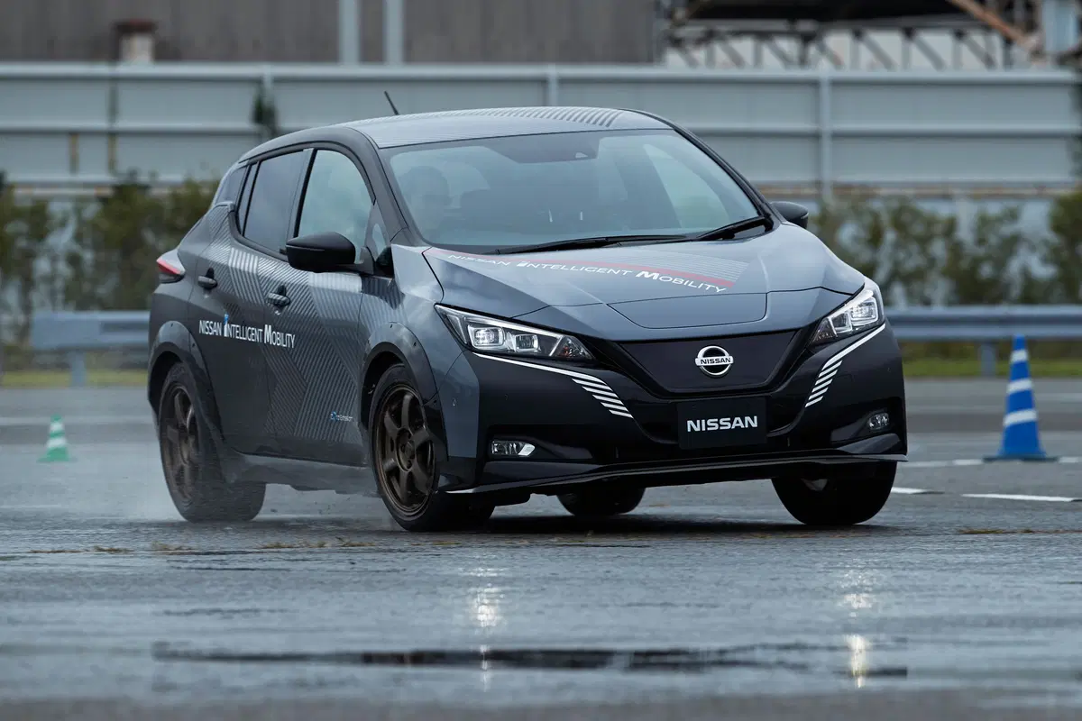 Nissan e-4FORCE: doppio motore elettrico e trazione 4x4 (8)