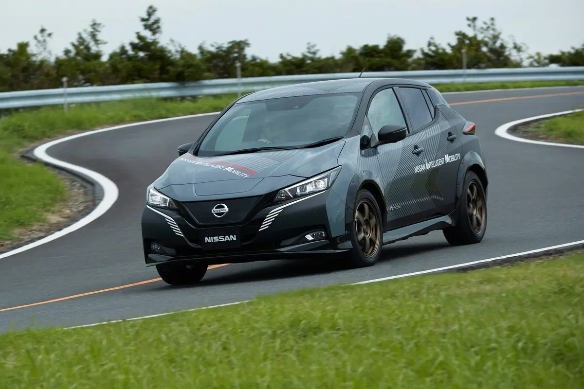 Nissan e-4FORCE: doppio motore elettrico e trazione 4x4 (2)