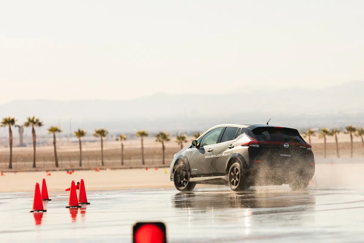 Nissan e-4FORCE: doppio motore elettrico e trazione 4x4 (9)