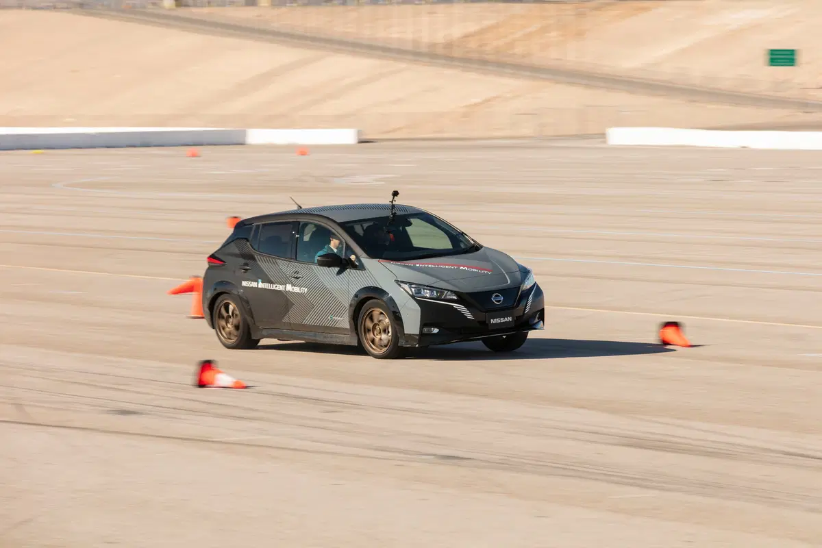 Nissan e-4FORCE: doppio motore elettrico e trazione 4x4 (5)