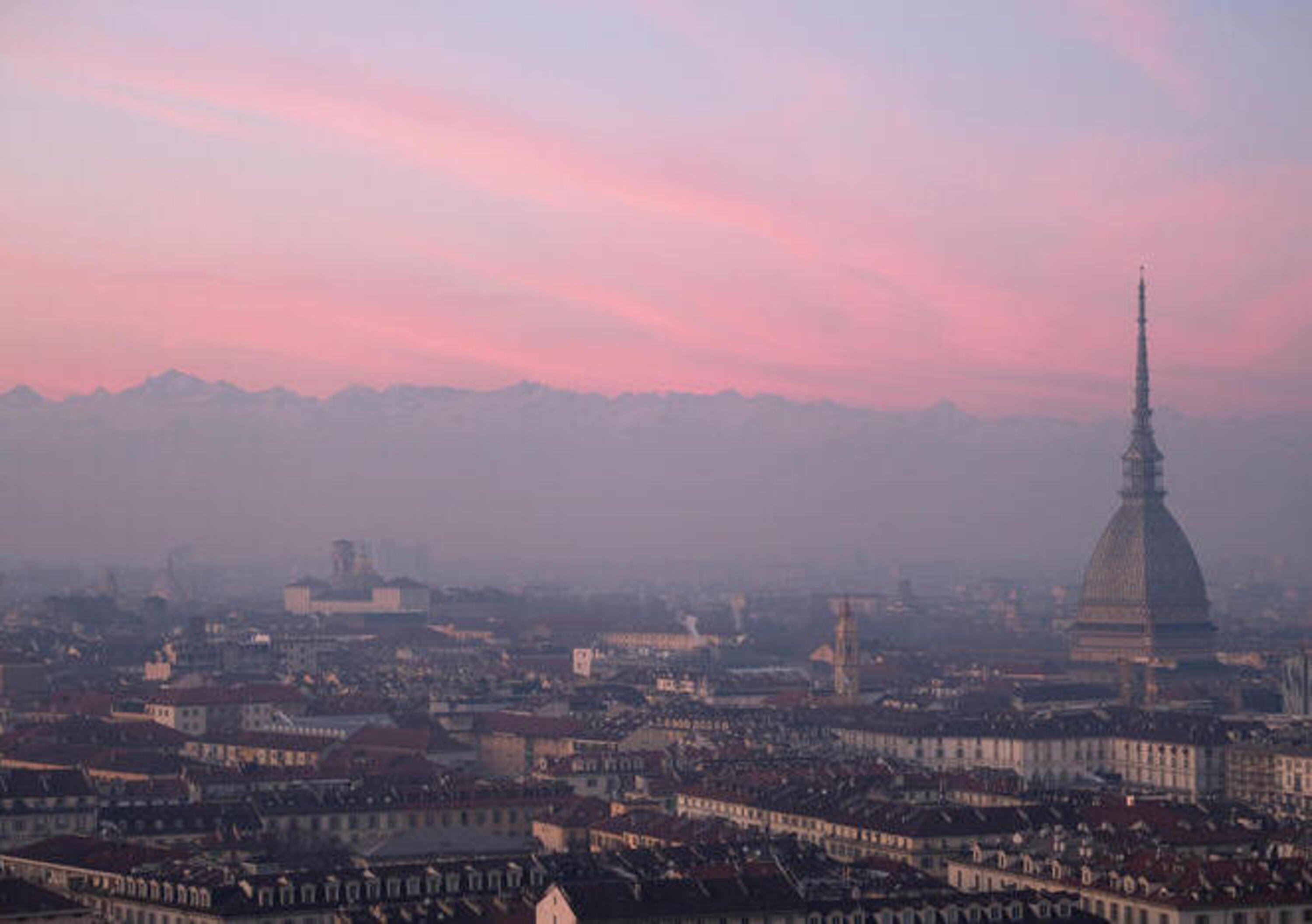 Torino, ancora emergenza smog: possibile giro di vite fino a Euro 5 da venerd&igrave;