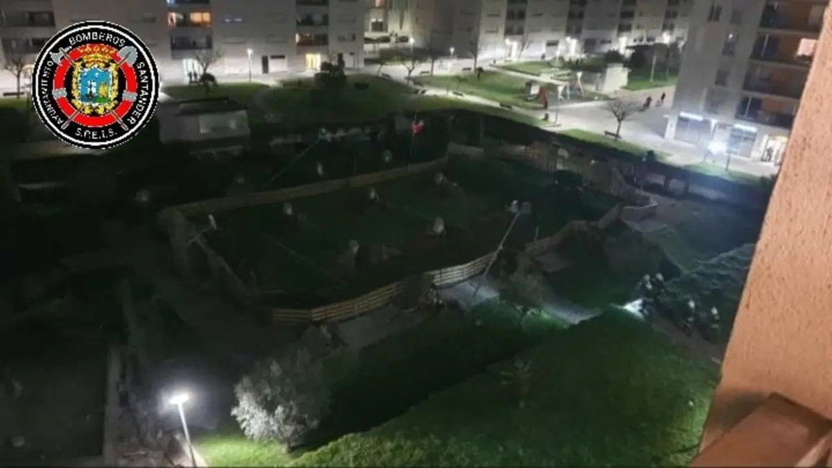 Crolla parco giochi su un parcheggio sotterraneo, paura in Spagna (2)