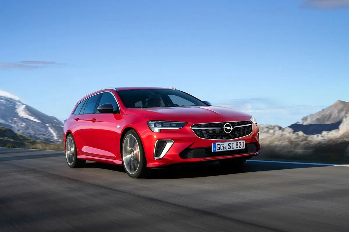 Opel Insignia GSi, debutto al Salone di Bruxelles 2020 (2)