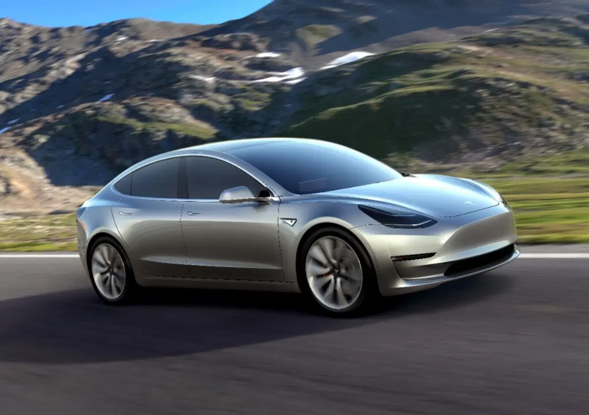 Tesla, le elettriche tra poco parleranno: parola di Elon Musk 