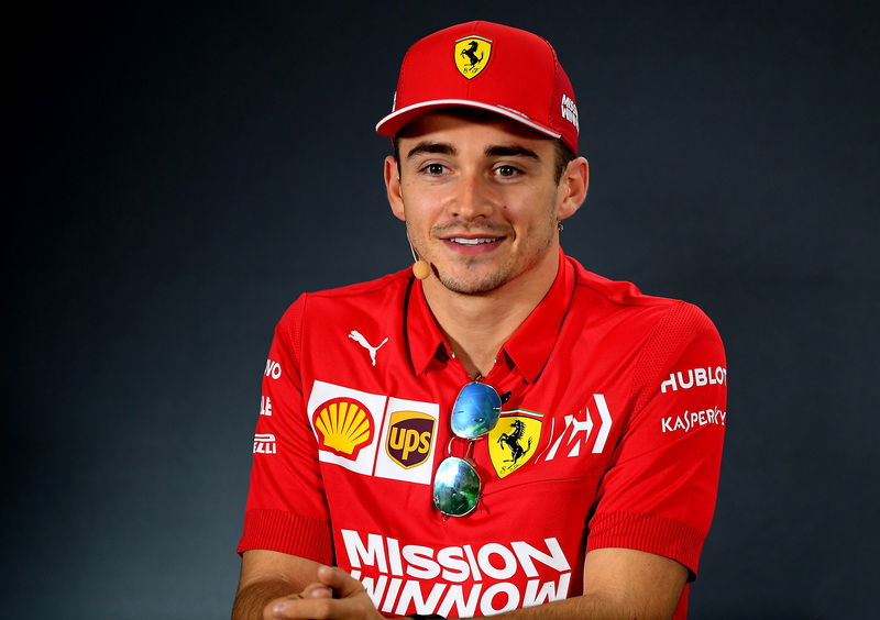 Formula 1: Leclerc a tutta adrenalina, lancio col paracadute senza avvisare la Ferrari