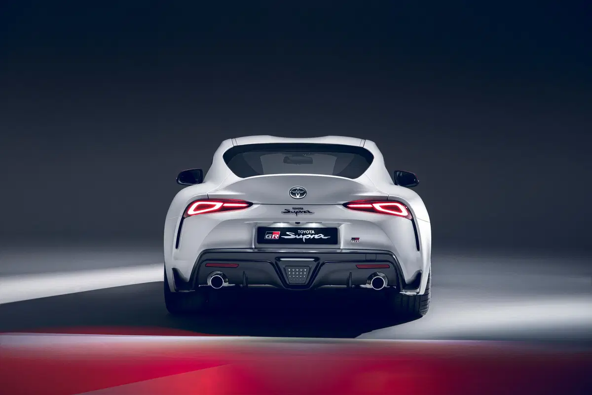 Toyota GR Supra 2.0: con il duemila sarà più bella da guidare (4)
