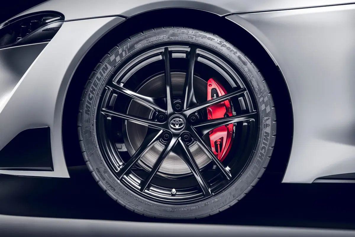 Toyota GR Supra 2.0: con il duemila sarà più bella da guidare (9)
