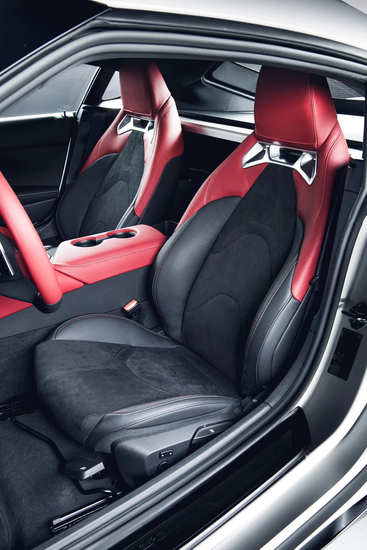 Toyota GR Supra 2.0: con il duemila sarà più bella da guidare (10)