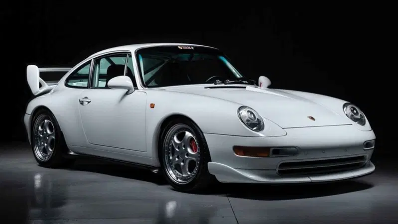 Porsche 911 Carrera RS Clubsport Coup&eacute;: chi la porterebbe in pista?