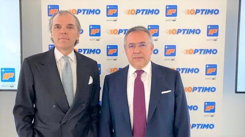 Il Presidente del Gruppo IP, Ugo Brechetti Peretti e l'AD Daniele Bandiera, in occasione della presentazione alla stampa della linea Optimo