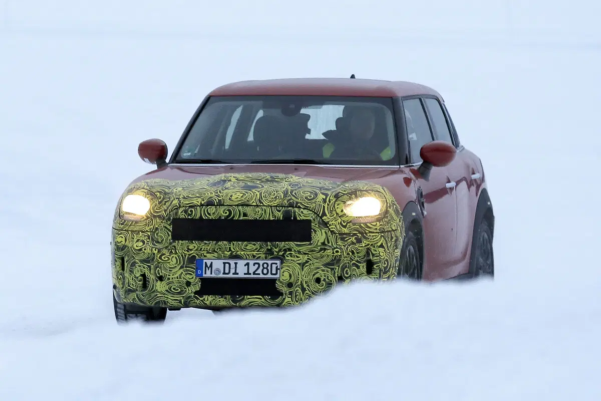 Mini Countryman restyling, le foto spia (2)