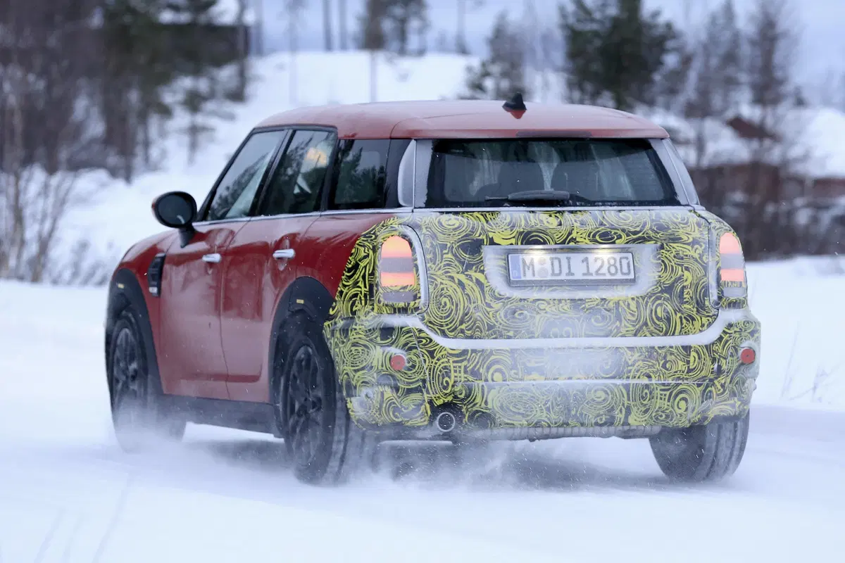 Mini Countryman restyling, le foto spia (11)