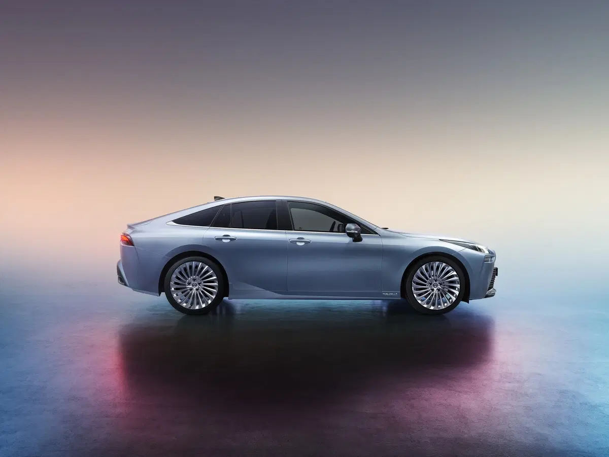 Toyota Mirai 2020: ecco il modello definitivo a idrogeno (2)