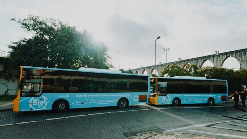 A Lisbona i bus vanno a olio da cucina esausto