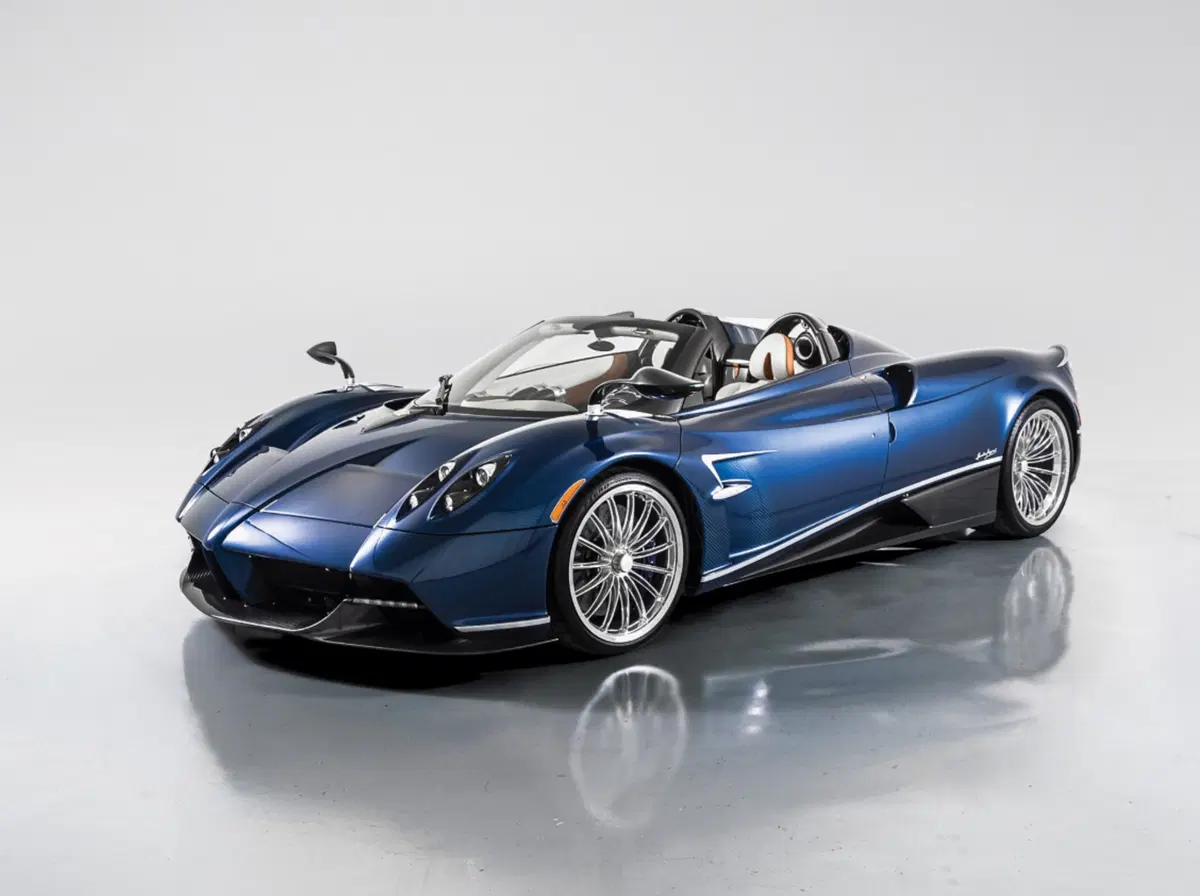Pagani Huayra Roadster: all'asta una delle 100 supercar prodotte (2)