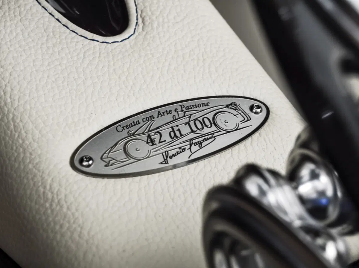 Pagani Huayra Roadster: all'asta una delle 100 supercar prodotte (6)