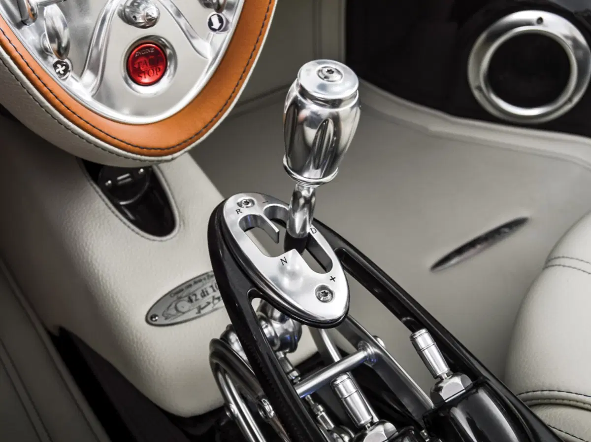 Pagani Huayra Roadster: all'asta una delle 100 supercar prodotte (7)