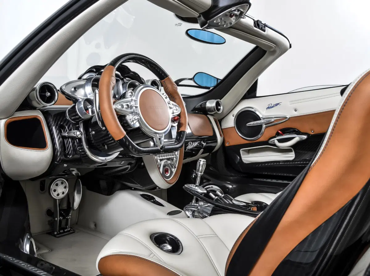 Pagani Huayra Roadster: all'asta una delle 100 supercar prodotte (8)