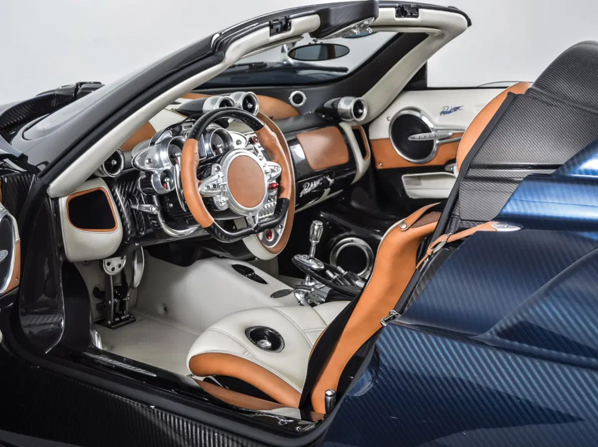 Pagani Huayra Roadster: all'asta una delle 100 supercar prodotte (11)