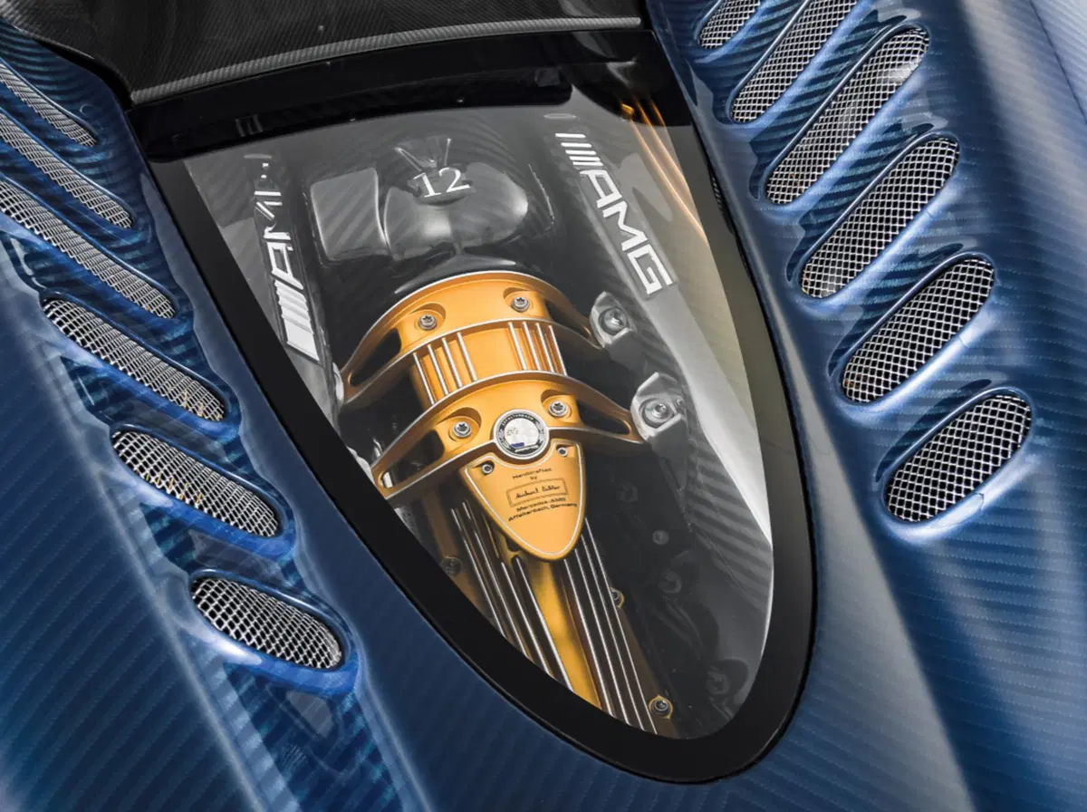 Pagani Huayra Roadster: all'asta una delle 100 supercar prodotte (12)