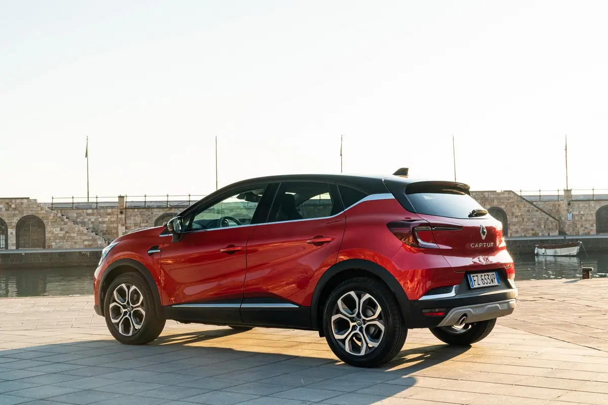 Renault Captur 2020, TEST: SUV compatto ancora più maturo [Video] (12)
