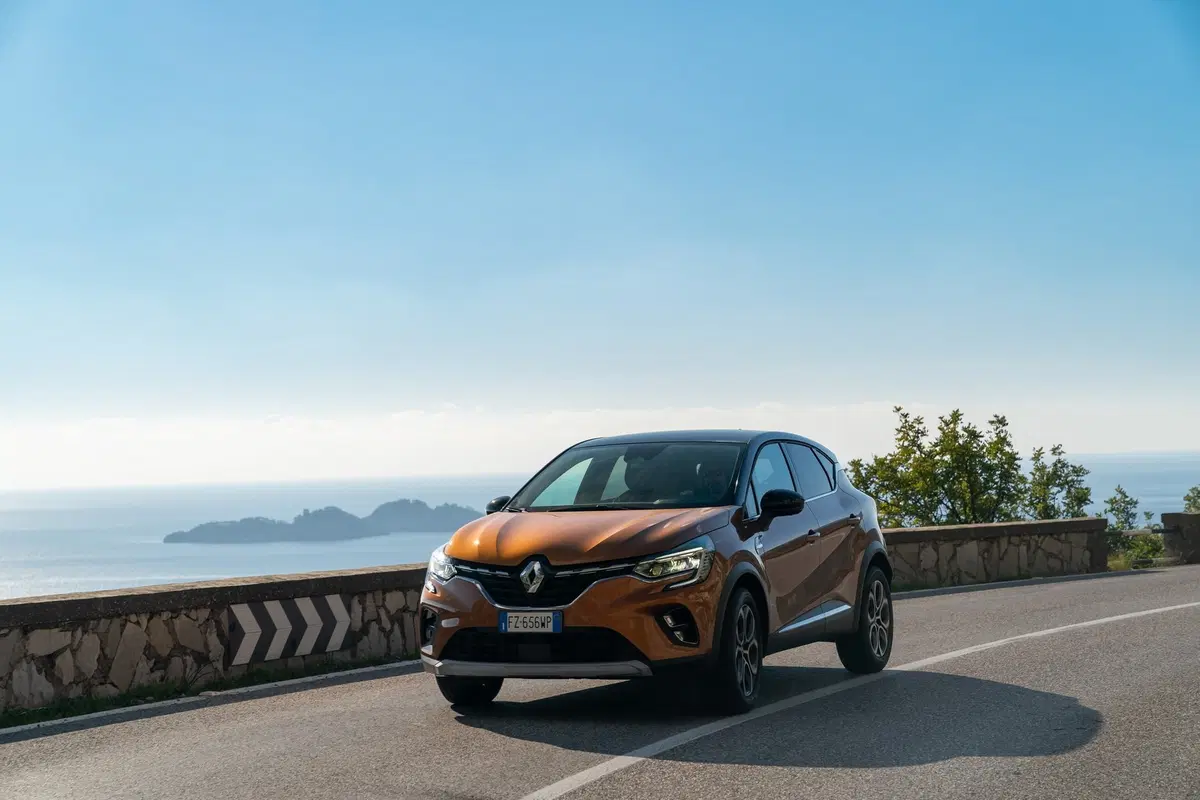 Renault Captur 2020, TEST: SUV compatto ancora più maturo [Video] (16)