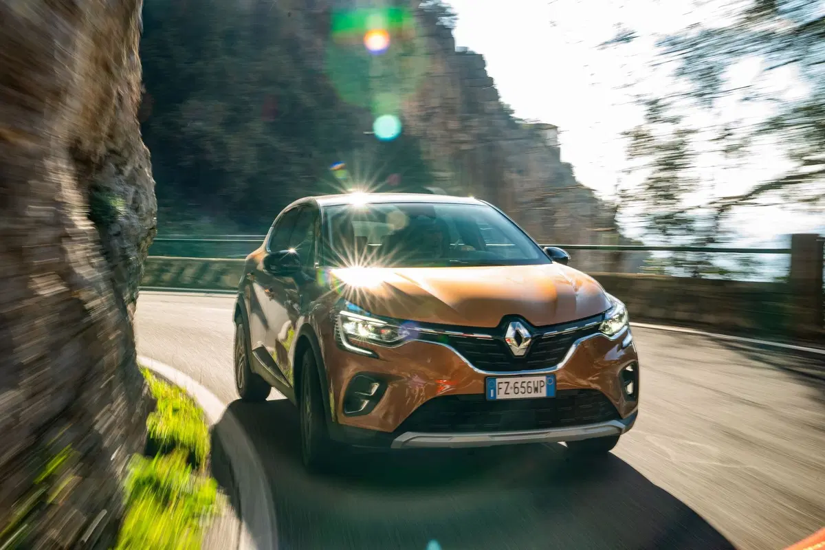Renault Captur 2020, TEST: SUV compatto ancora più maturo [Video] (19)