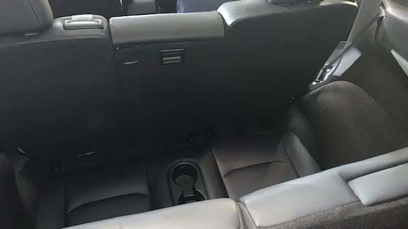 Tesla Model Y: ecco le prime foto reali degli interni