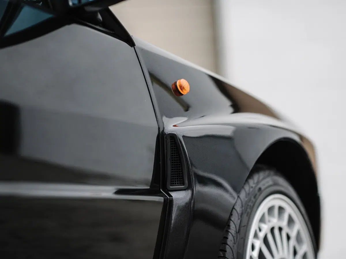Lancia Delta HF Integrale Evoluzione: aggiudicata per oltre 100.000 dollari (13)