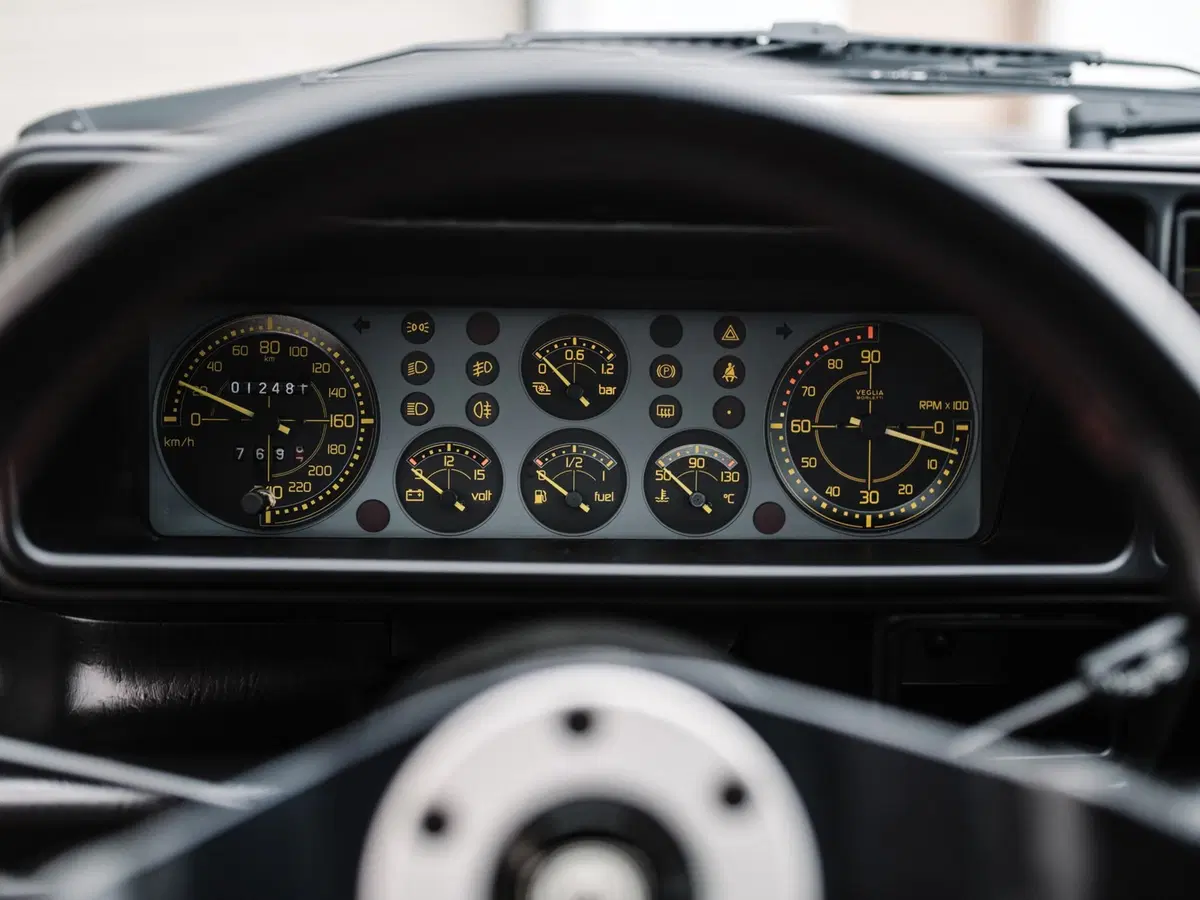 Lancia Delta HF Integrale Evoluzione: aggiudicata per oltre 100.000 dollari (16)