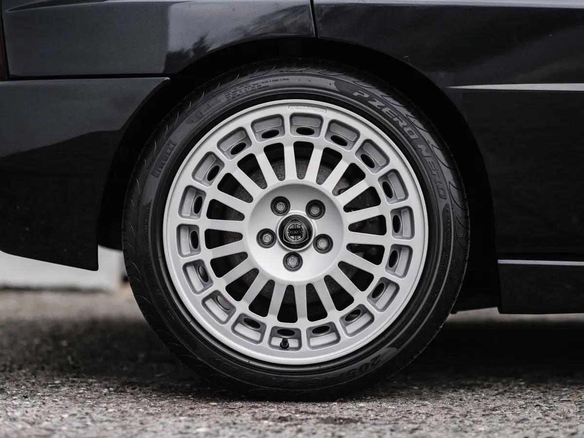 Lancia Delta HF Integrale Evoluzione: aggiudicata per oltre 100.000 dollari (30)