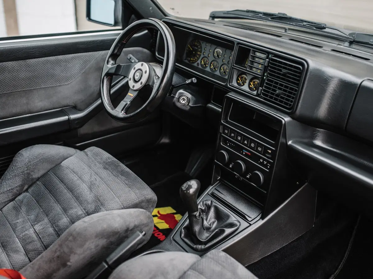 Lancia Delta HF Integrale Evoluzione: aggiudicata per oltre 100.000 dollari (32)