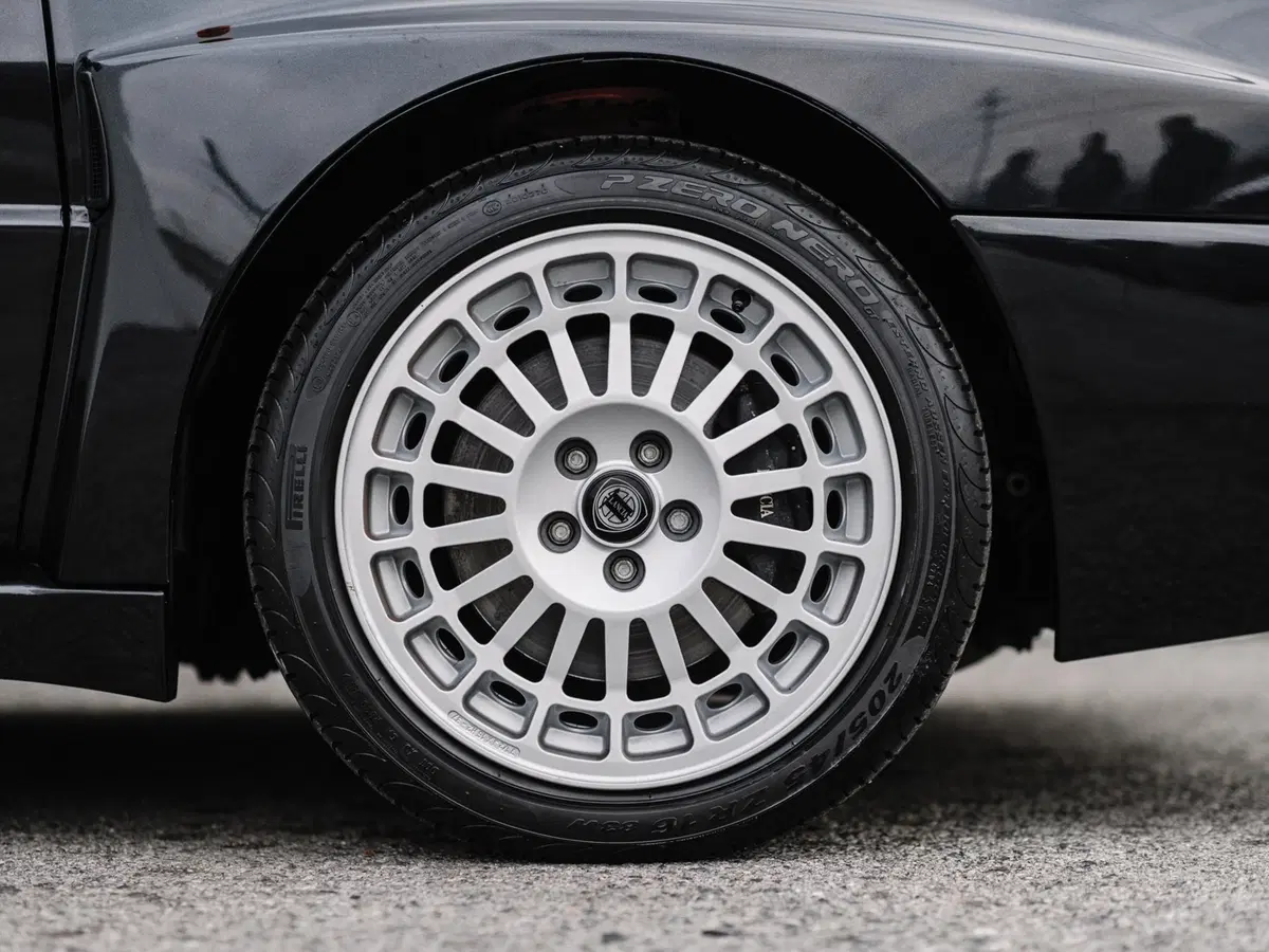 Lancia Delta HF Integrale Evoluzione: aggiudicata per oltre 100.000 dollari (33)