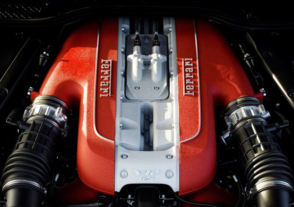 Il bel V12 Ferrari spinge almeno 800CV e potrebbe salire in prestazione, con la nuova 812 &quot;cattiva&quot;
