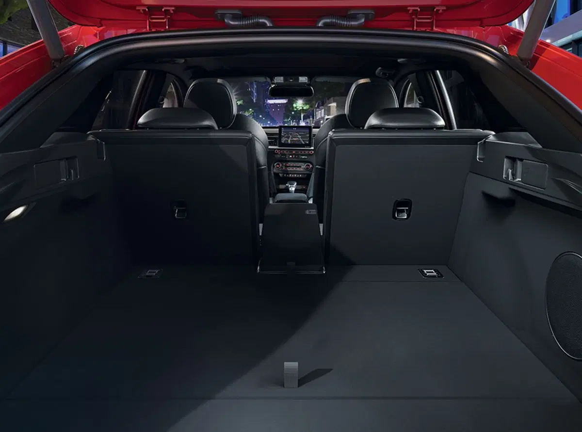 Quale Shooting-brake, Confronto: Mercedes CLA 250 Automatic Sport Vs Kia ProCeed GT (12)