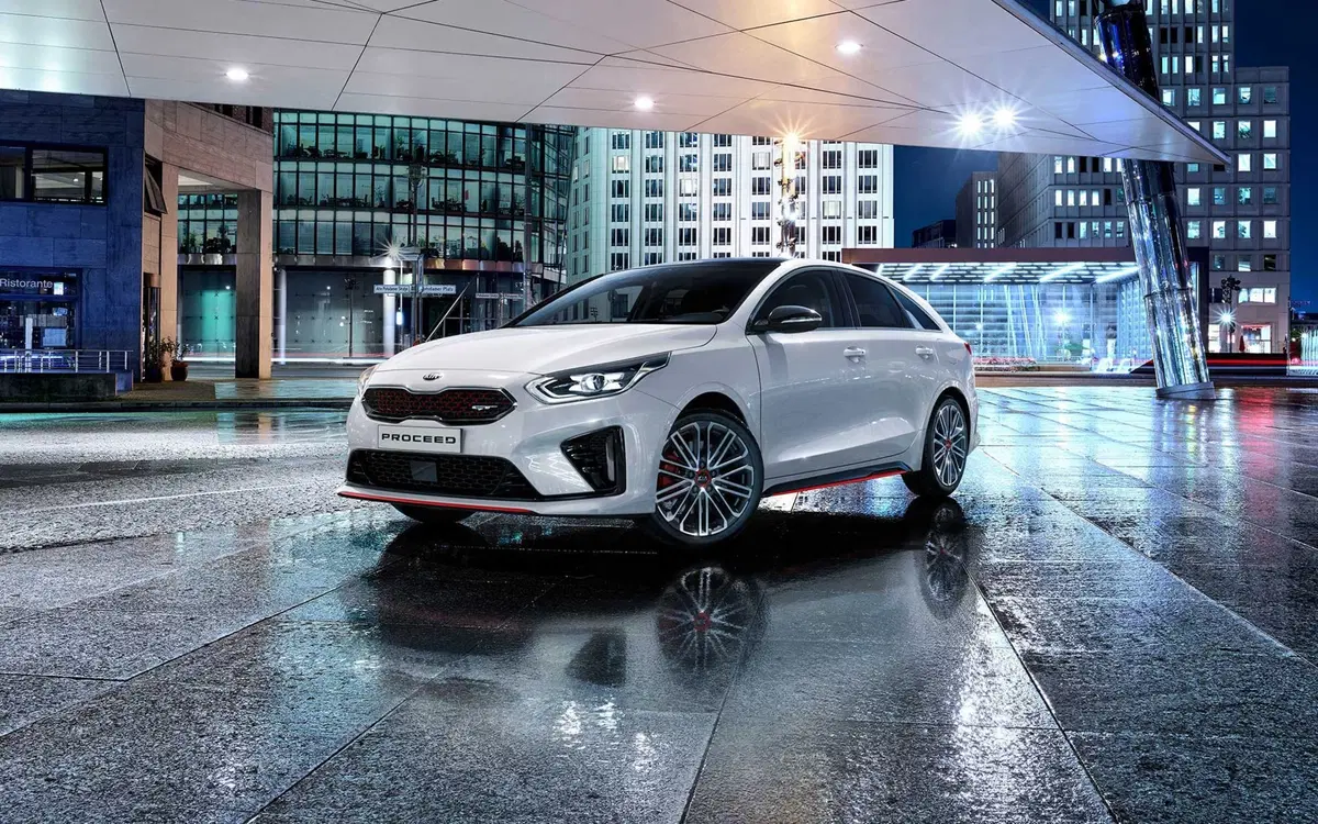Quale Shooting-brake, Confronto: Mercedes CLA 250 Automatic Sport Vs Kia ProCeed GT (13)
