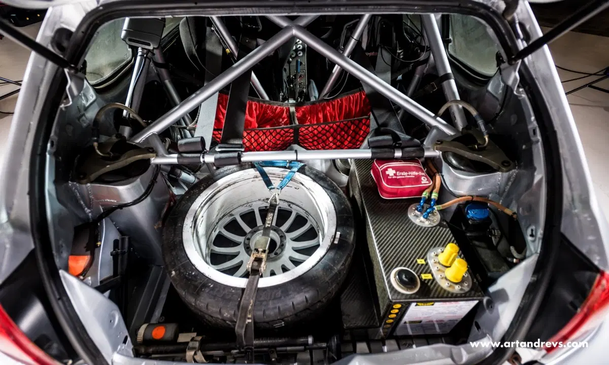 Peugeot 206 WRC, in vendita una ex Gronholm (25)