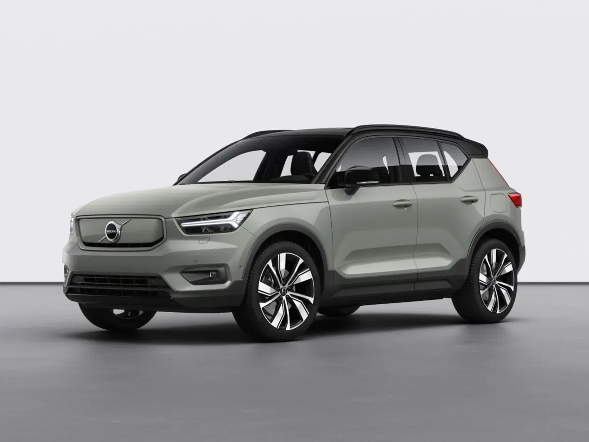 Volvo XC40 elettrica, i prezzi in Italia: si parte da 59.600 euro (2)