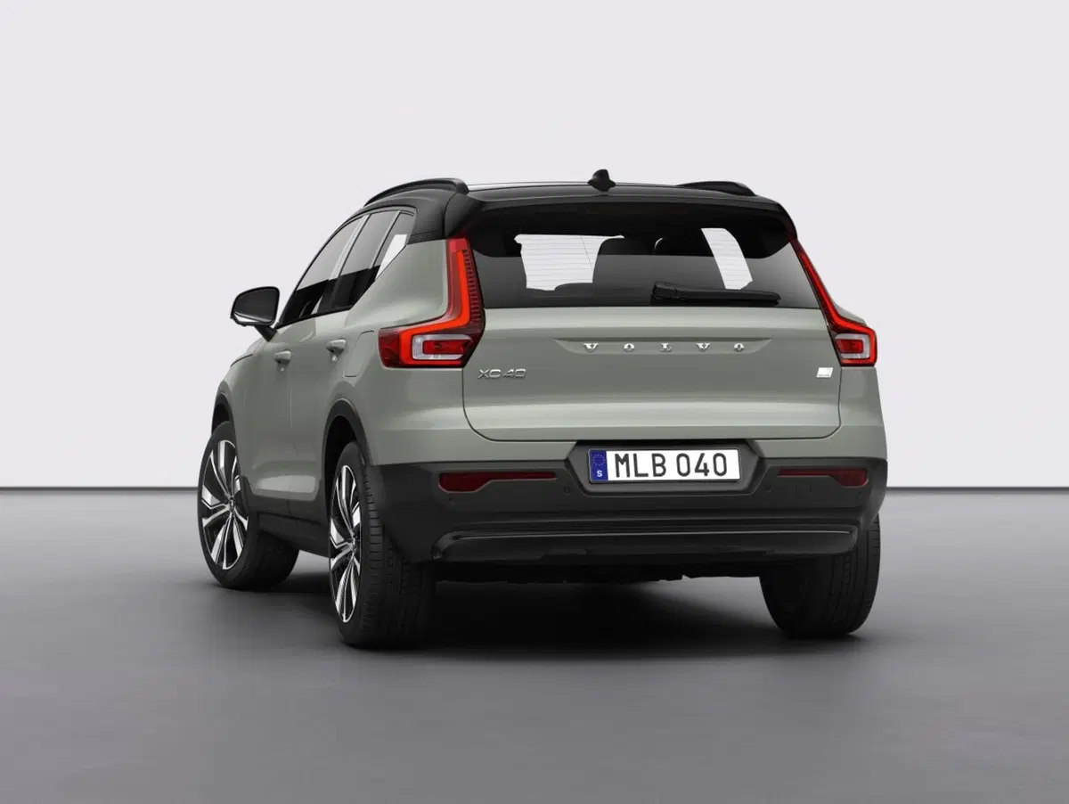 Volvo XC40 elettrica, i prezzi in Italia: si parte da 59.600 euro (4)