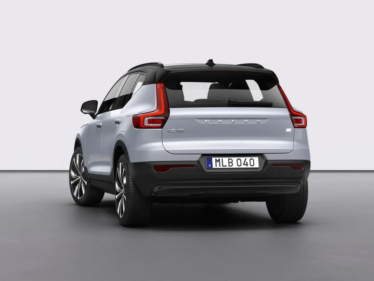 Volvo XC40 elettrica, i prezzi in Italia: si parte da 59.600 euro (16)