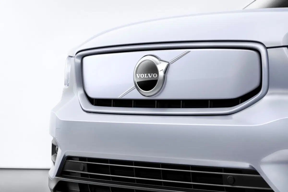 Volvo XC40 elettrica, i prezzi in Italia: si parte da 59.600 euro (19)