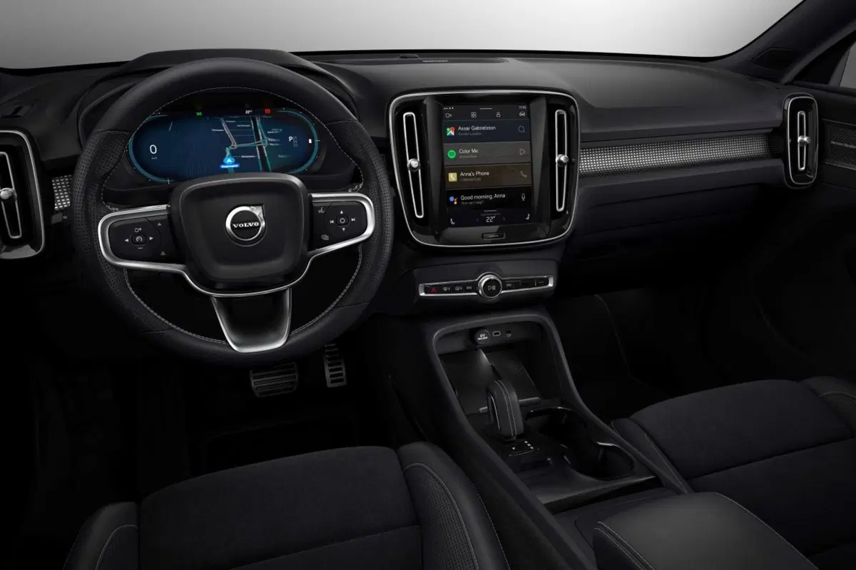 Volvo XC40 elettrica, i prezzi in Italia: si parte da 59.600 euro (26)