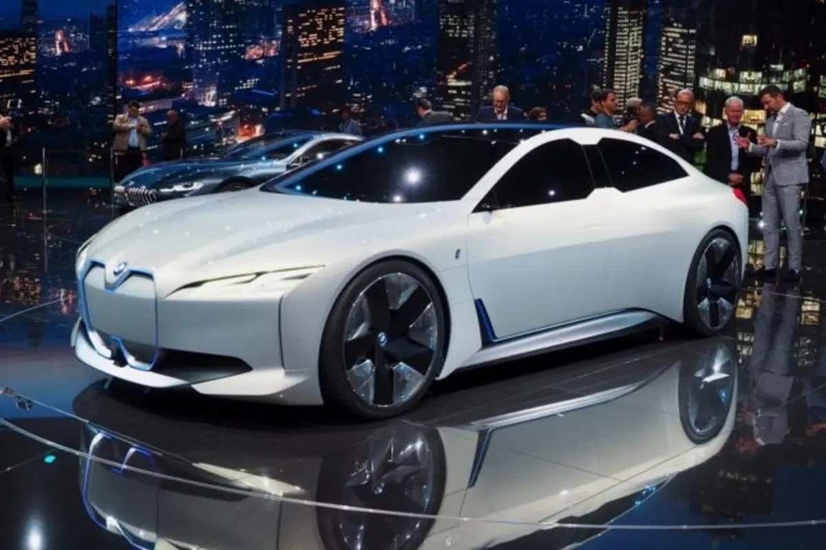 Reginetta tedesca del Salone auto 2020 a Ginevra? BMW porta l’inedita i4 da 600 Km e 530CV (4)