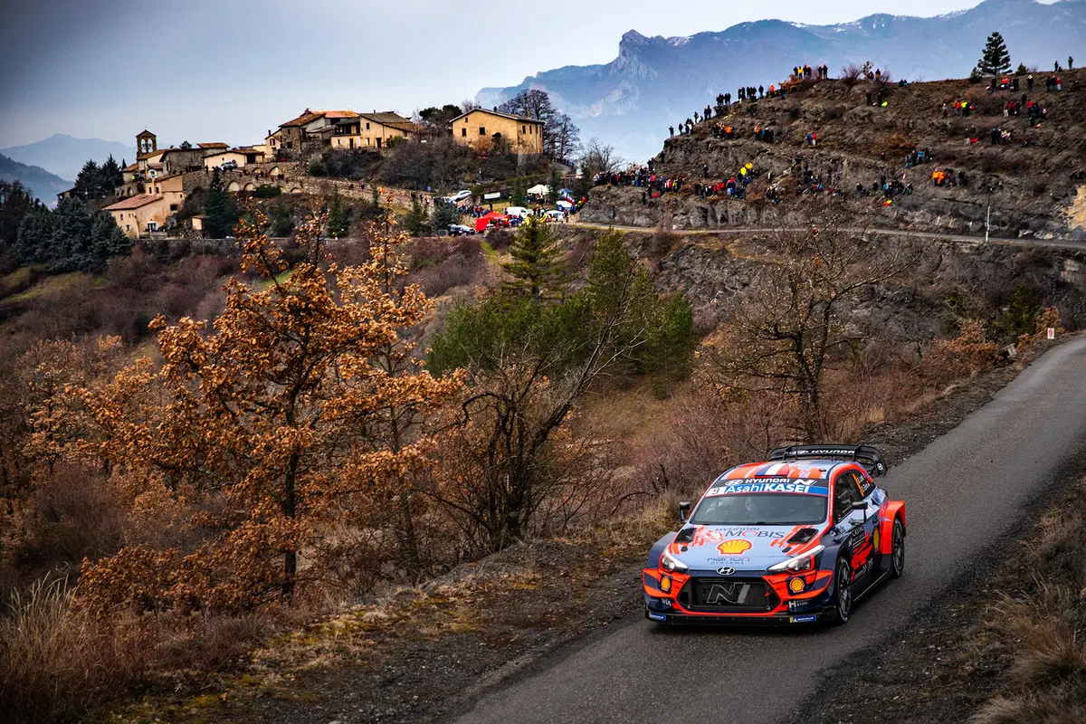 WRC20. Monte-Carlo D-3. Faccenda a 3: Evans, Ogier, Neuville (15)